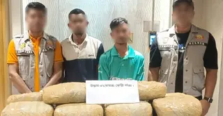 তেজগাঁও থেকে ৫২ কেজি গাঁজা ও পিকাপসহ দুই মাদককারবারি গ্রেপ্তার